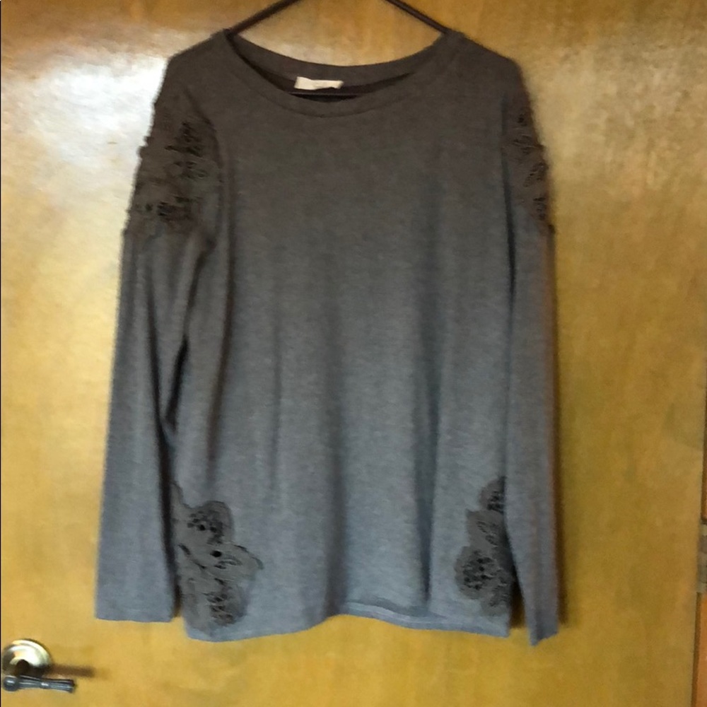 Long sleeve with lace